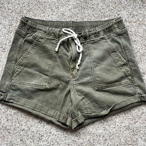 AMERICAN EAGLE Size 16 Women’s Green Stretch Tie Shorts